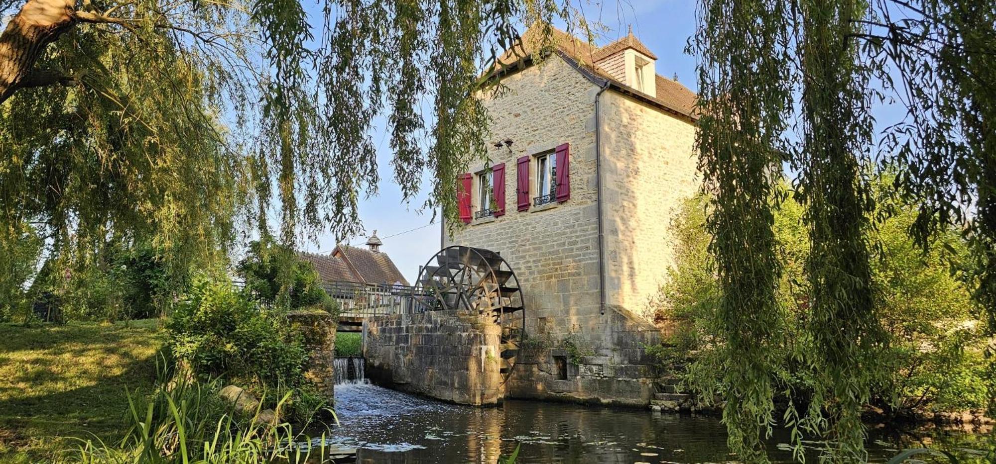 Отель Moulin De Petoulle Charenton-du-Cher Экстерьер фото